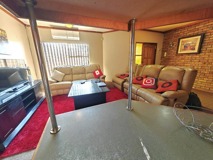 3 Bedroom Property for Sale in Uitsig Free State